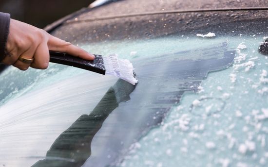 How to use windshield deicer