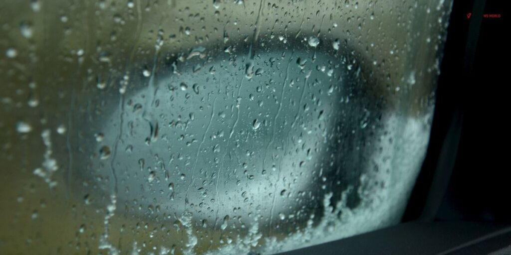 Why car window fogs up